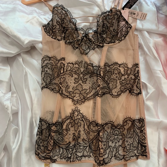 NWT Victoria Secrets Garter Slip/ Corset - Picture 2 of 6
